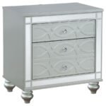 GUNNISON 5-PIECE QUEEN BEDROOM SET SILVER METALLIC - Image 5