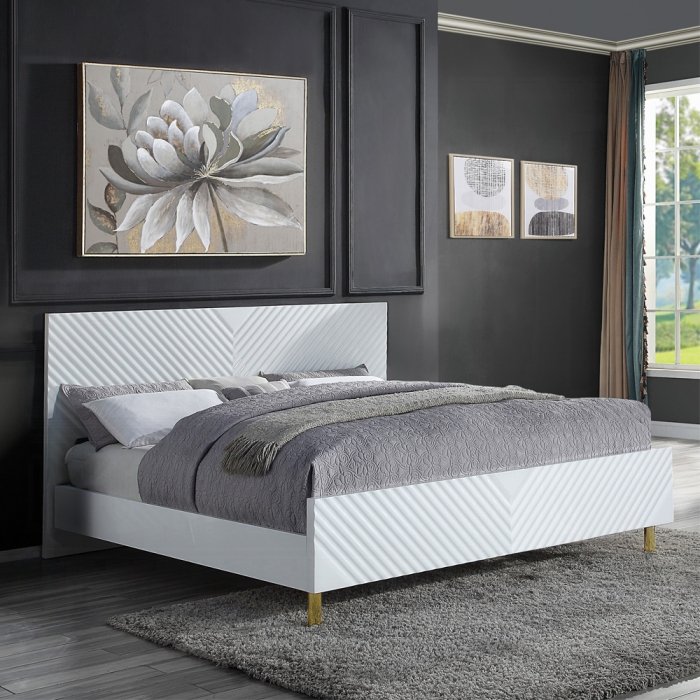 bd01033ek_5.jpg Gaines EK Bed - Image 1