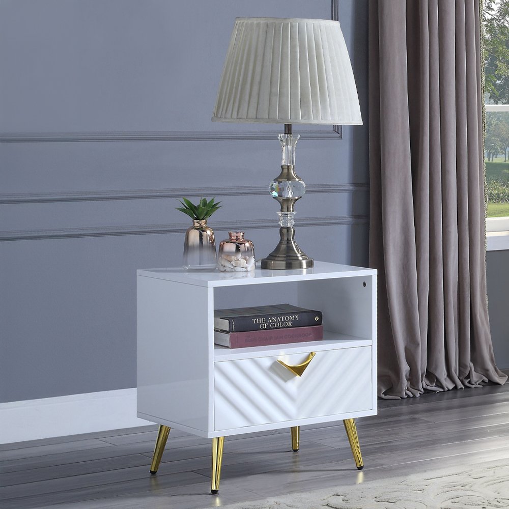 lv01140_3.jpg Gaines End Table - Image 1